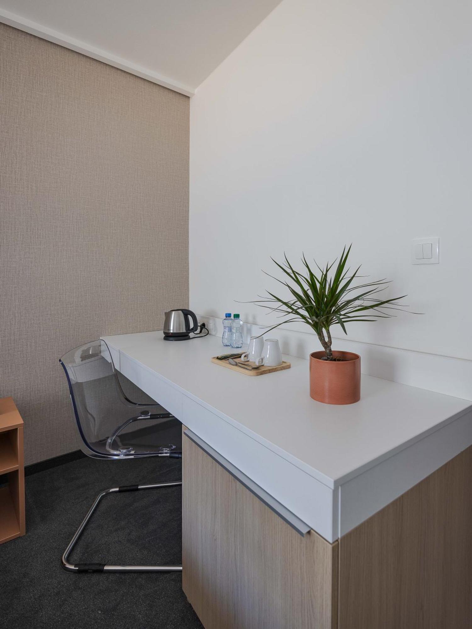 Hotel Taxis Bratislava - New Rooms Exterior photo