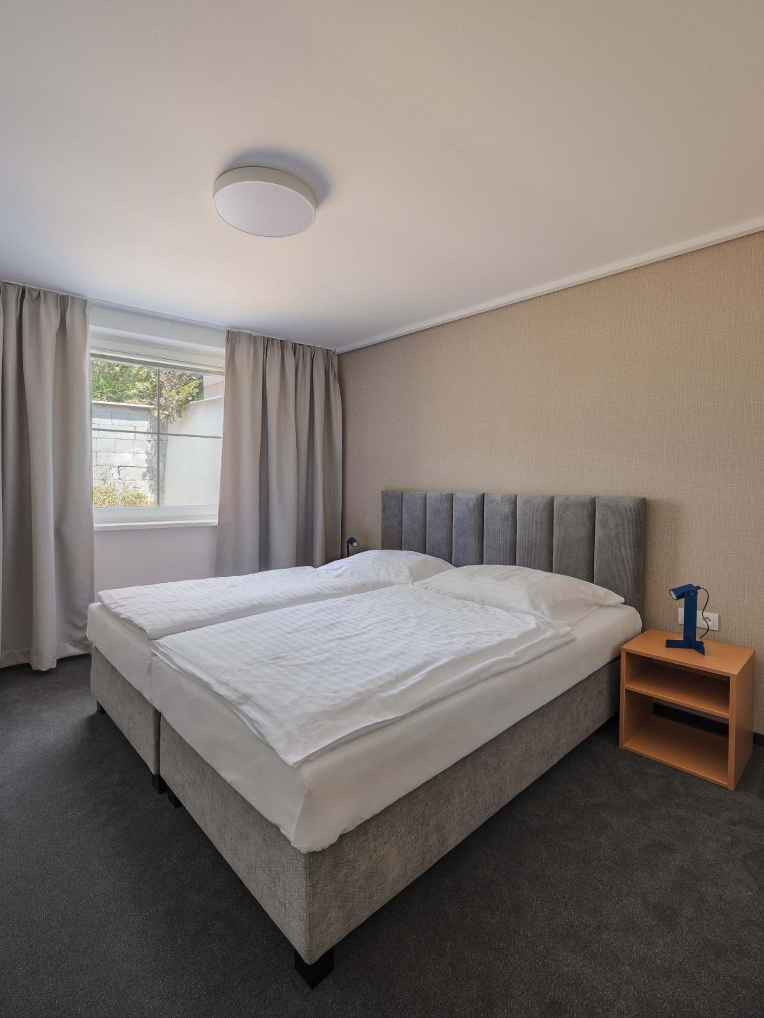 Hotel Taxis Bratislava - New Rooms Exterior photo