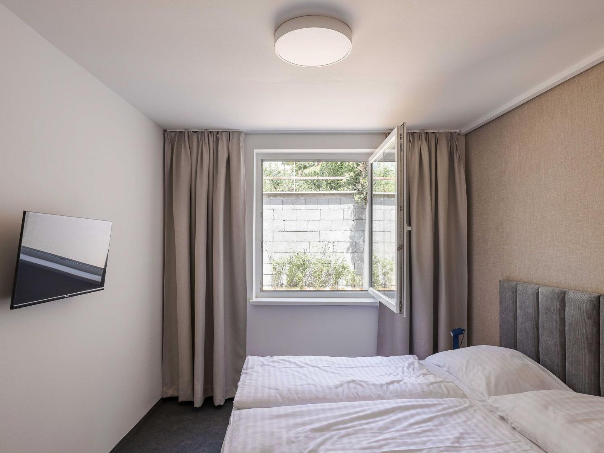 Hotel Taxis Bratislava - New Rooms Exterior photo